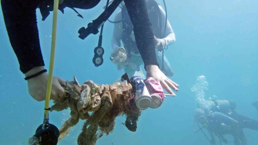Zıpkınla Balık Avlar Gibi Izgara Şişiyle Çöp Avladılar, Çöpten Şiş Yaptılar