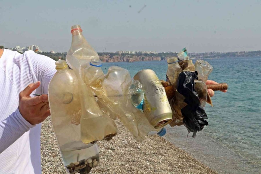 Zıpkınla Balık Avlar Gibi Izgara Şişiyle Çöp Avladılar, Çöpten Şiş Yaptılar