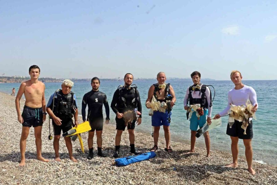 Zıpkınla Balık Avlar Gibi Izgara Şişiyle Çöp Avladılar, Çöpten Şiş Yaptılar
