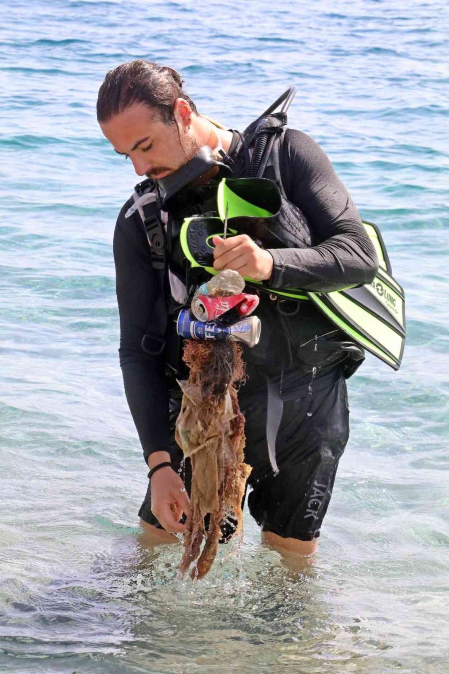 Zıpkınla Balık Avlar Gibi Izgara Şişiyle Çöp Avladılar, Çöpten Şiş Yaptılar