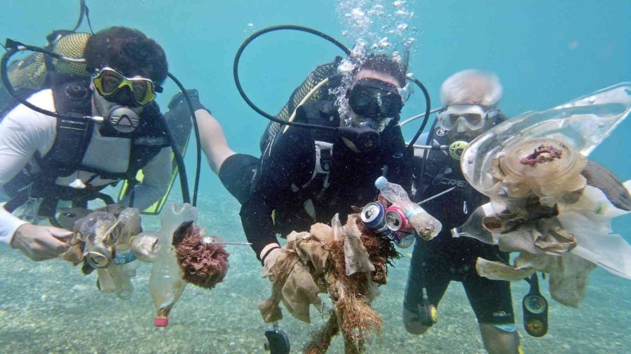 Zıpkınla Balık Avlar Gibi Izgara Şişiyle Çöp Avladılar, Çöpten Şiş Yaptılar