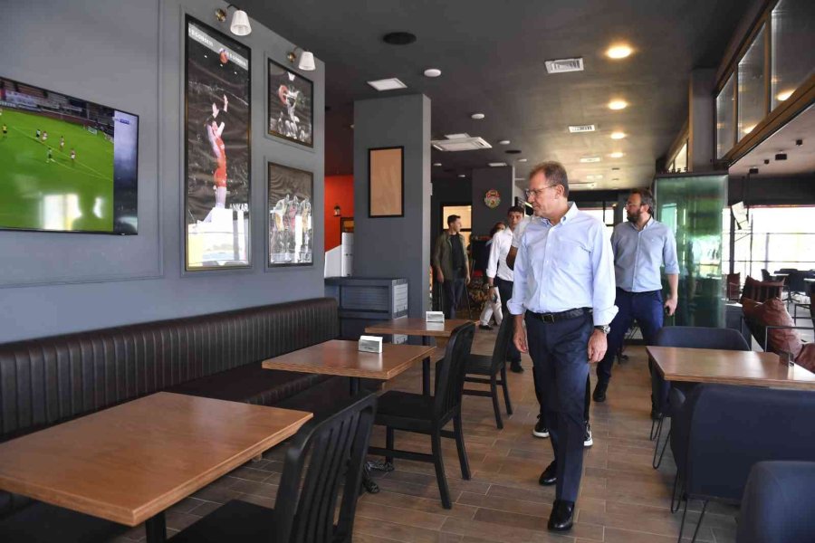 Mersin Sahiline Farklı Konsepte 2 Ayrı Kafe