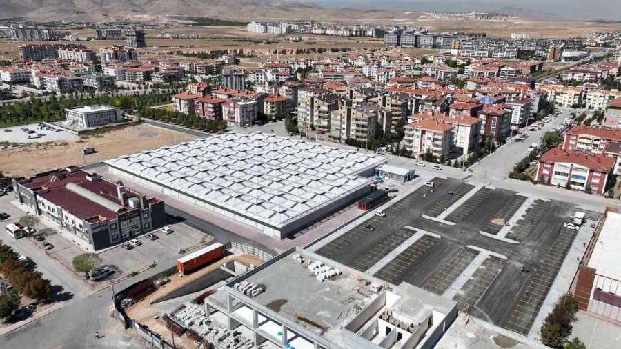 Selçuklu’da Yazır Kapalı Pazar Açılışa Hazırlanıyor