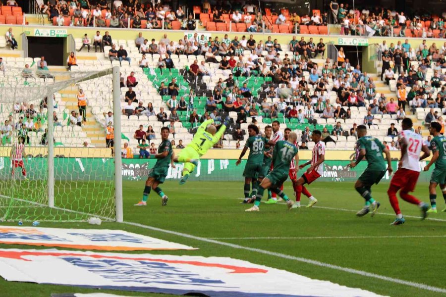 Spor Toto Süper Lig: Konyaspor: 1 - Ümraniyespor: 0 (ilk Yarı)