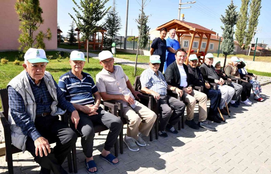 Yaşlılar Dünya Yaşlılar Günü’nü Kutladılar