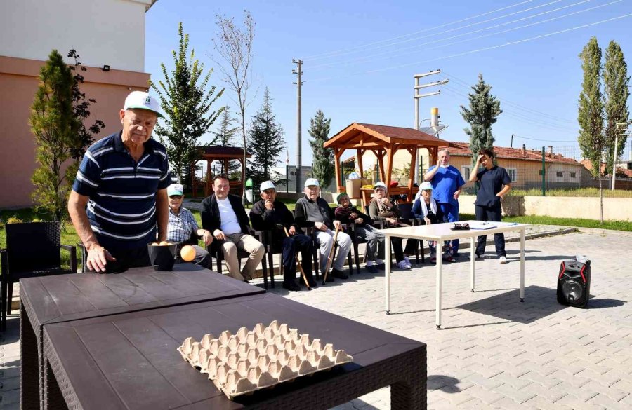 Yaşlılar Dünya Yaşlılar Günü’nü Kutladılar