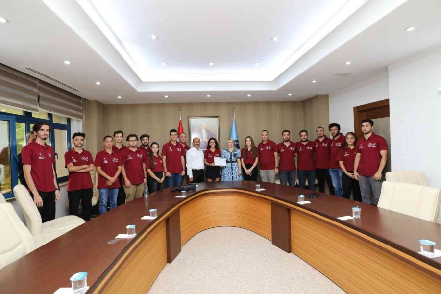 Rektör Özkan Tufan Elektromobil Takımı İle Bir Araya Geldi