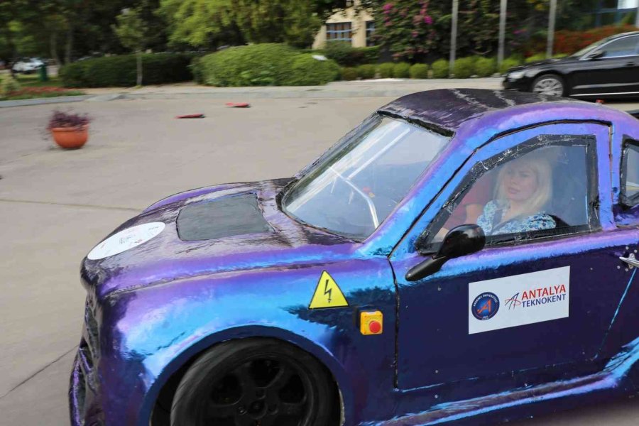 Rektör Özkan Tufan Elektromobil Takımı İle Bir Araya Geldi