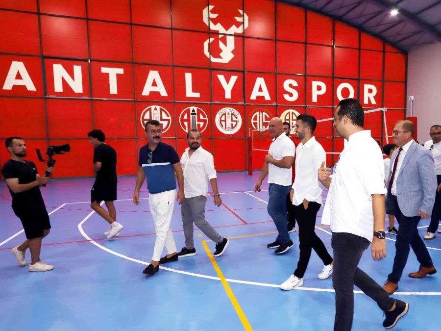 Antalyaspor Ahmet Uluç Spor Salonu Ve Voleybol Sezonu Açıldı