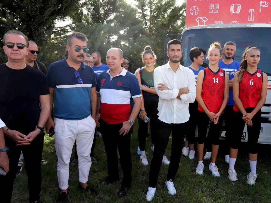 Antalyaspor Ahmet Uluç Spor Salonu Ve Voleybol Sezonu Açıldı