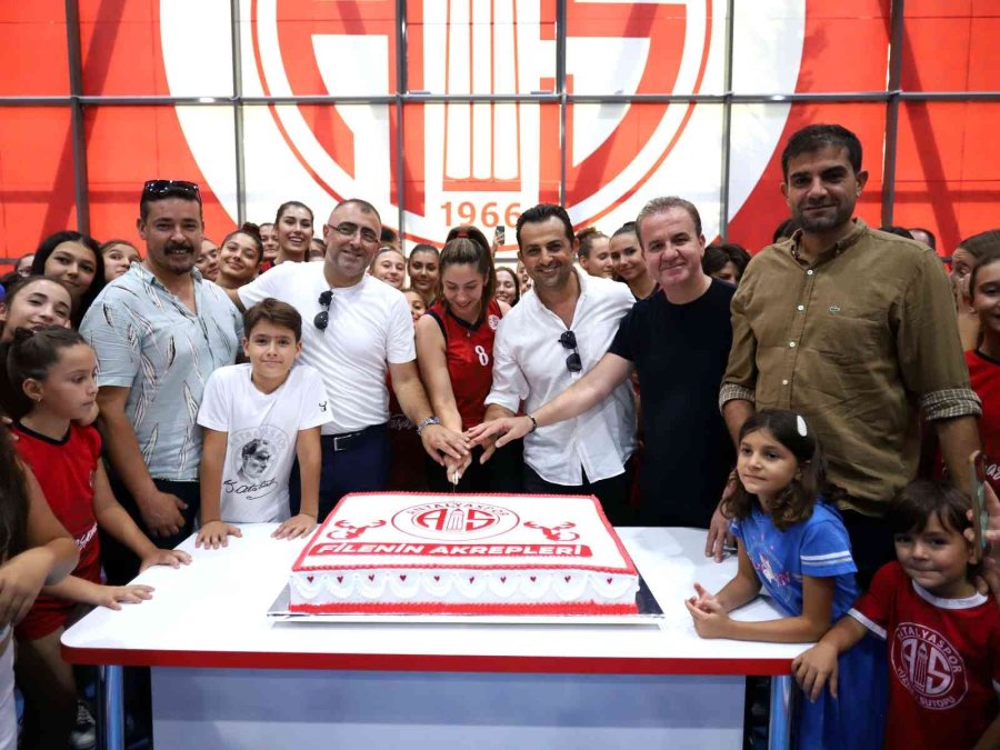 Antalyaspor Ahmet Uluç Spor Salonu Ve Voleybol Sezonu Açıldı