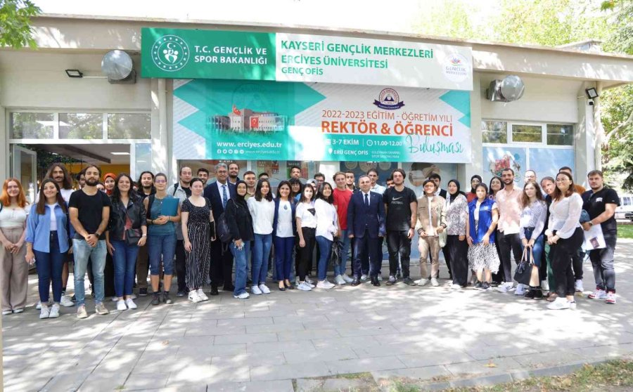 Erü Rektörü Altun, Öğrenciler İle Bir Araya Geldi