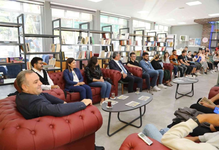 Erü Rektörü Altun, Öğrenciler İle Bir Araya Geldi