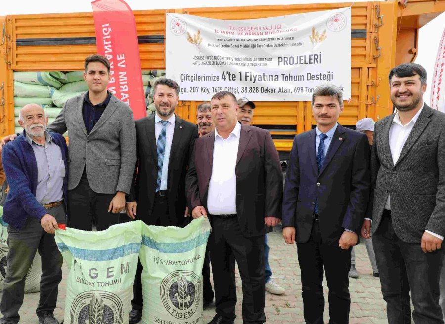 Beylikovalı Çiftçilere Uygun Fiyata Tohum Dağıtıldı