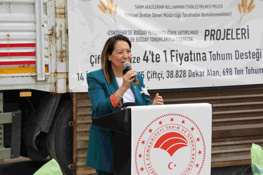 56 Çiftçiye 32 Ton Buğday Tohumu Verildi