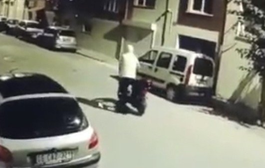 Elektrikli Bisikletin Çalınma Anı Kameralara Yansıdı