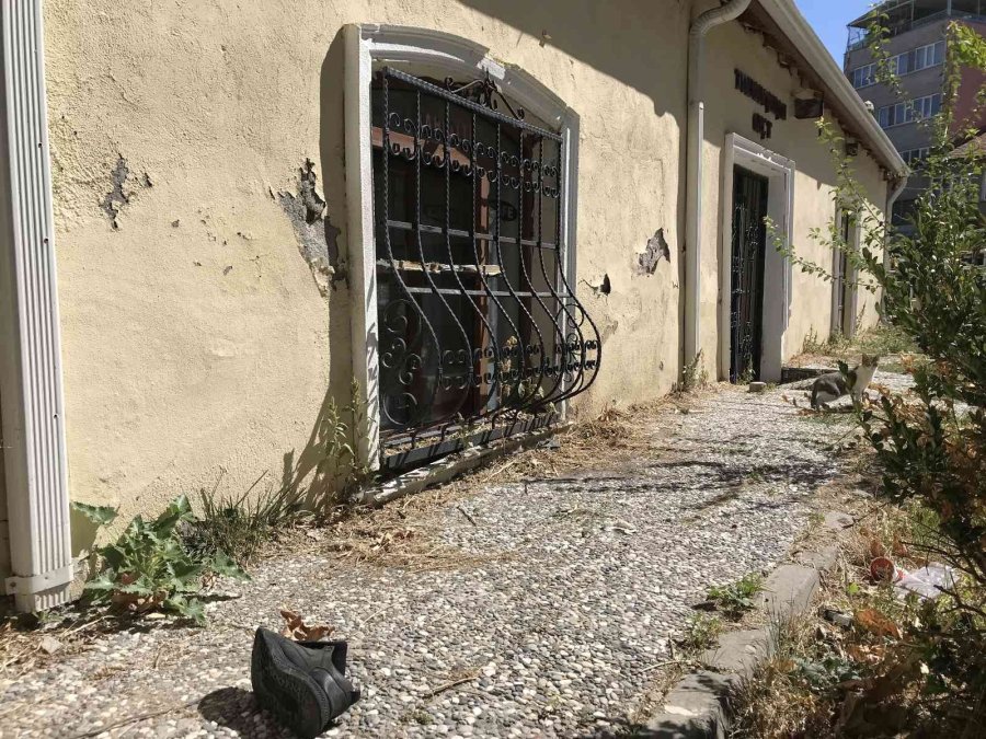 Tozman Çarşısı Bakımsız Kaldı