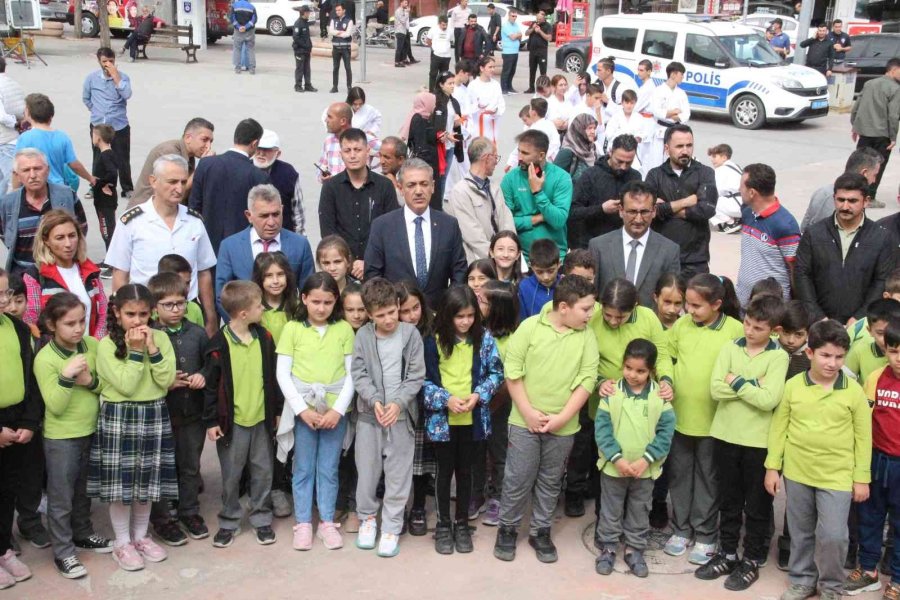 Vali Akkoyun, Memleketi Elazığ’da Yaşanan Depremi Simülasyon Tırında Birebir Yaşadı