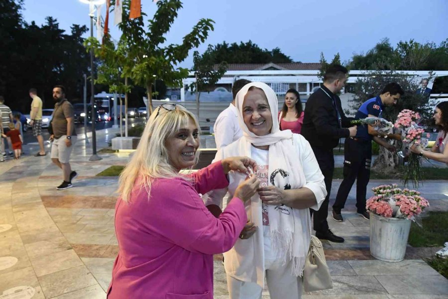 Kemer’de Balonlar Meme Kanseri Farkındalığı İçin Uçtu