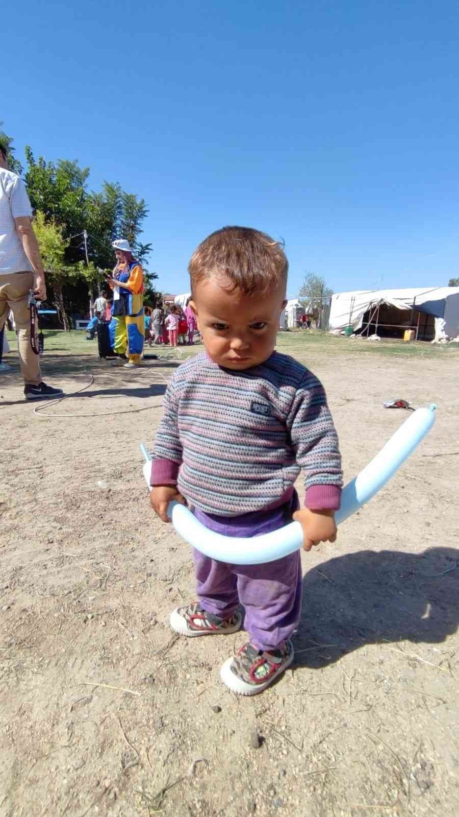 Çadır Kentteki Çocukların Yüzünü Güldürdüler