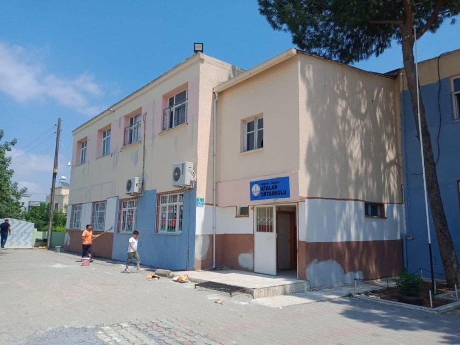 Mersin’de Belediyeden Okullara Tadilat Desteği