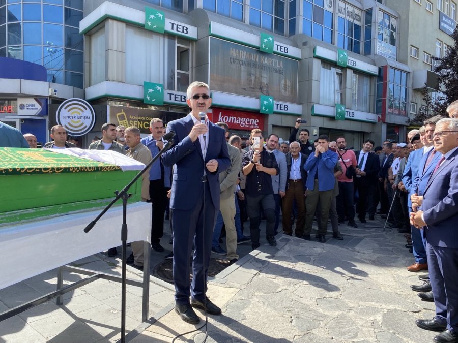 Bakan Özer, Kayseri’de Cenaze Namazına Katıldı