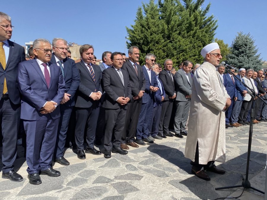 Bakan Özer, Kayseri’de Cenaze Namazına Katıldı