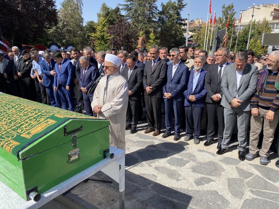 Bakan Özer, Kayseri’de Cenaze Namazına Katıldı
