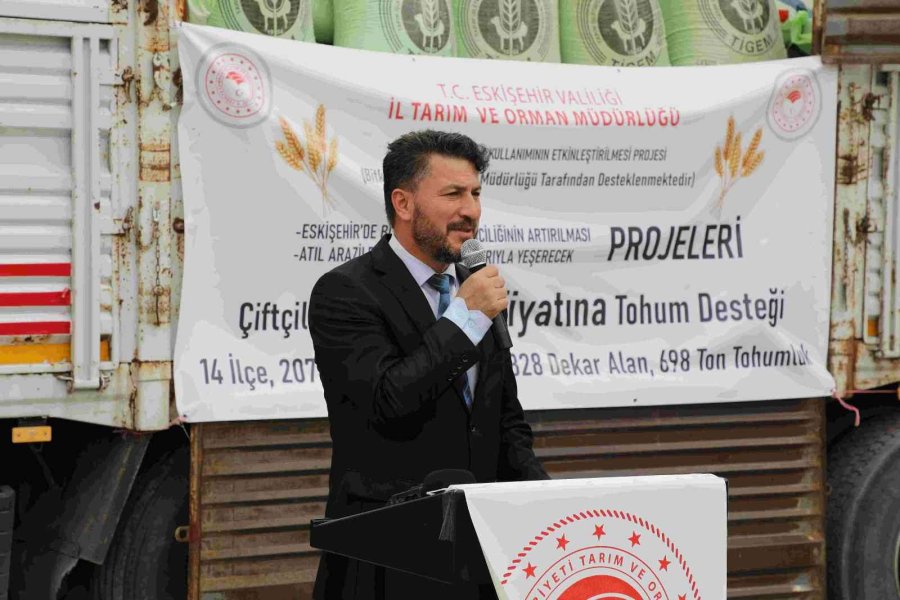 56 Çiftçiye 32 Ton Buğday Tohumu Verildi