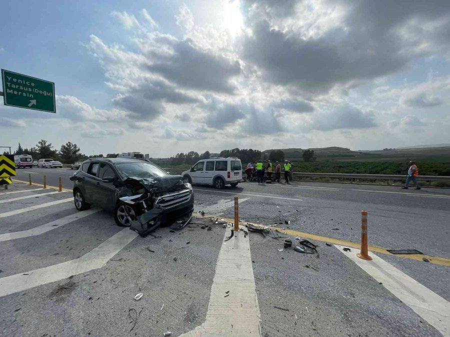 Tarsus’ta İki Otomobil Çarpıştı: 1 Yaralı