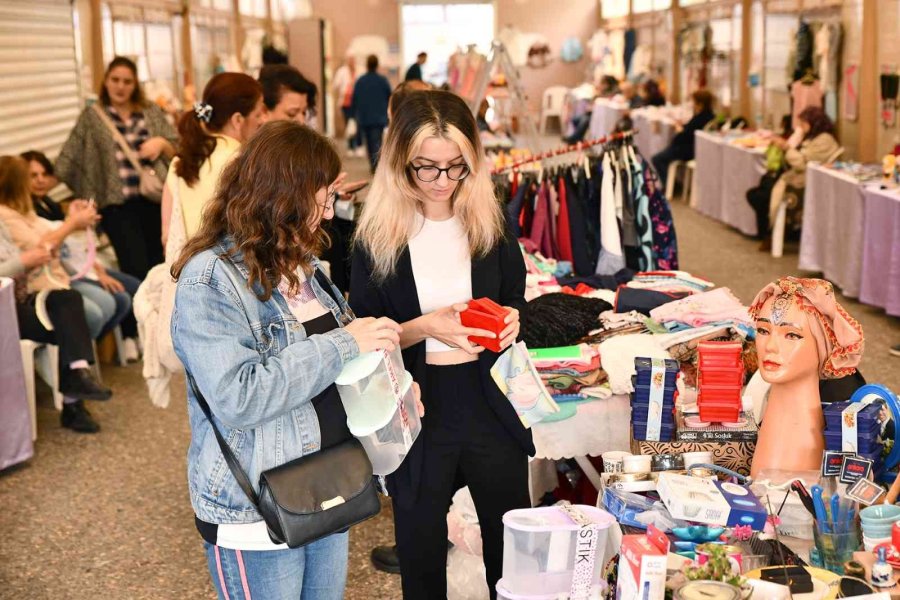 Bu Sokakta Hanımların Emeği Var