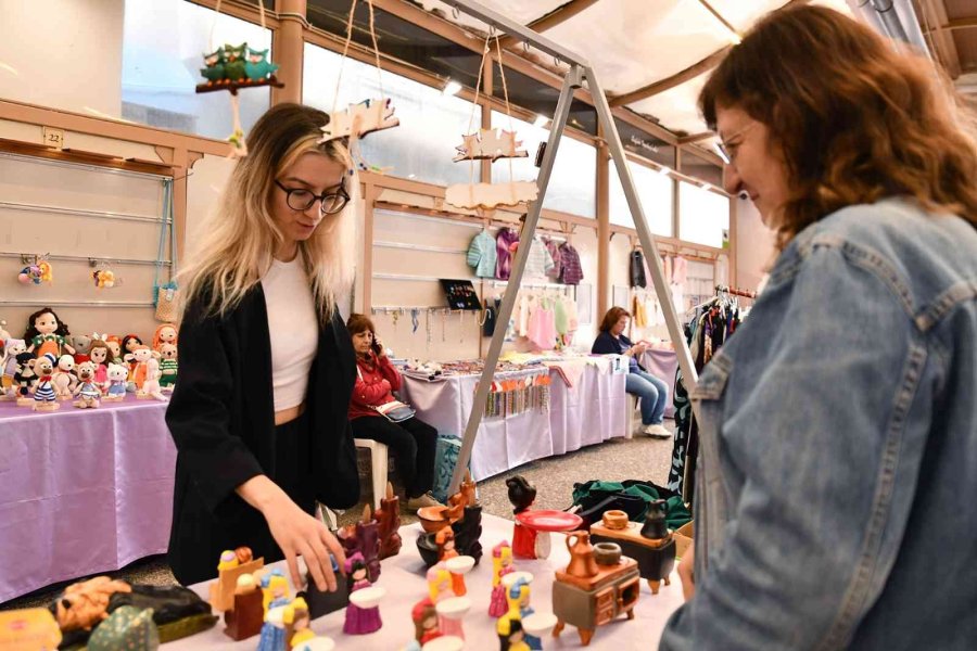 Bu Sokakta Hanımların Emeği Var