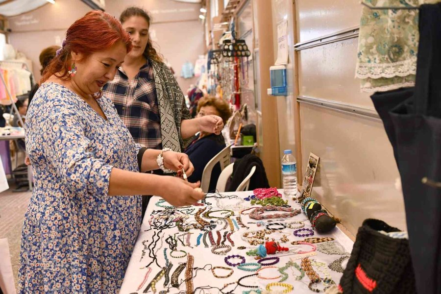 Bu Sokakta Hanımların Emeği Var