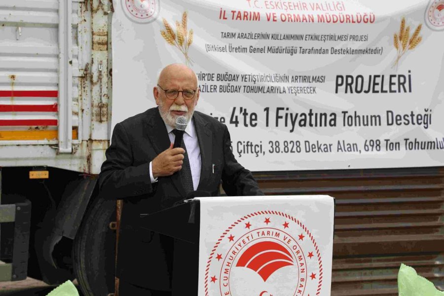 56 Çiftçiye 32 Ton Buğday Tohumu Verildi