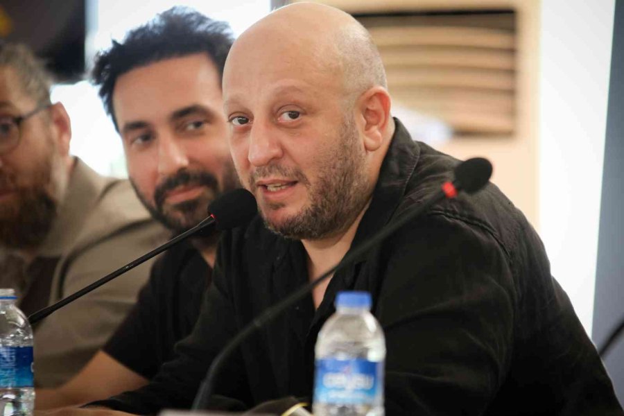 Altın Portakal’da Görücüye Çıkan “bomboş” Filmine İzleyicilerin İlgisi Yoğun Oldu