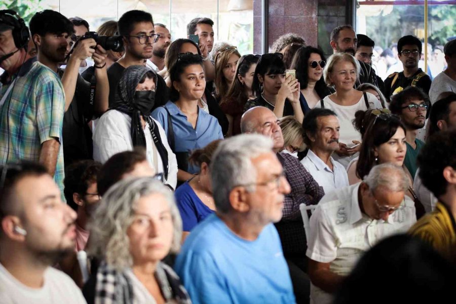 Altın Portakal’da Görücüye Çıkan “bomboş” Filmine İzleyicilerin İlgisi Yoğun Oldu