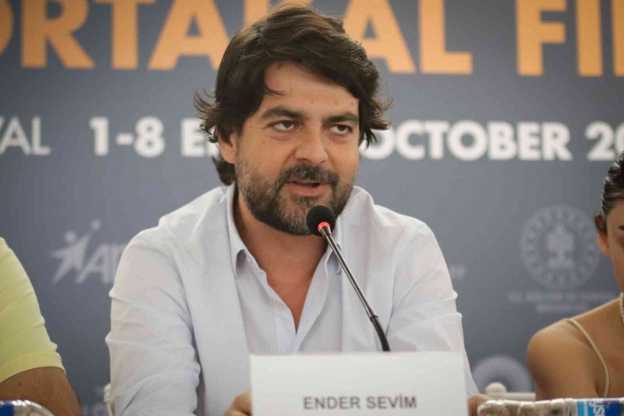 Altın Portakal’da Görücüye Çıkan “bomboş” Filmine İzleyicilerin İlgisi Yoğun Oldu