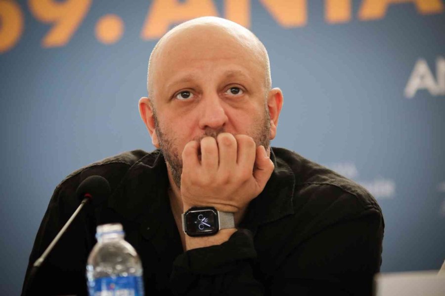 Altın Portakal’da Görücüye Çıkan “bomboş” Filmine İzleyicilerin İlgisi Yoğun Oldu