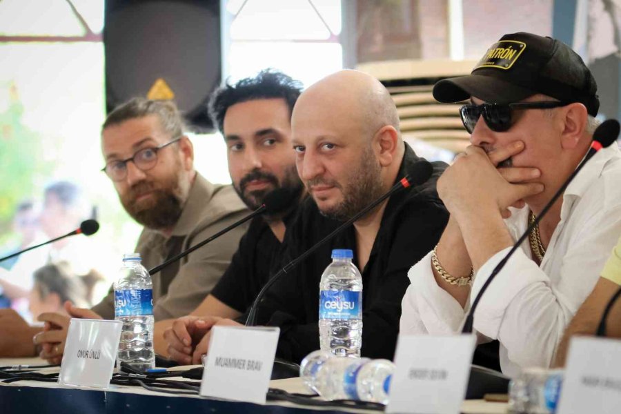 Altın Portakal’da Görücüye Çıkan “bomboş” Filmine İzleyicilerin İlgisi Yoğun Oldu