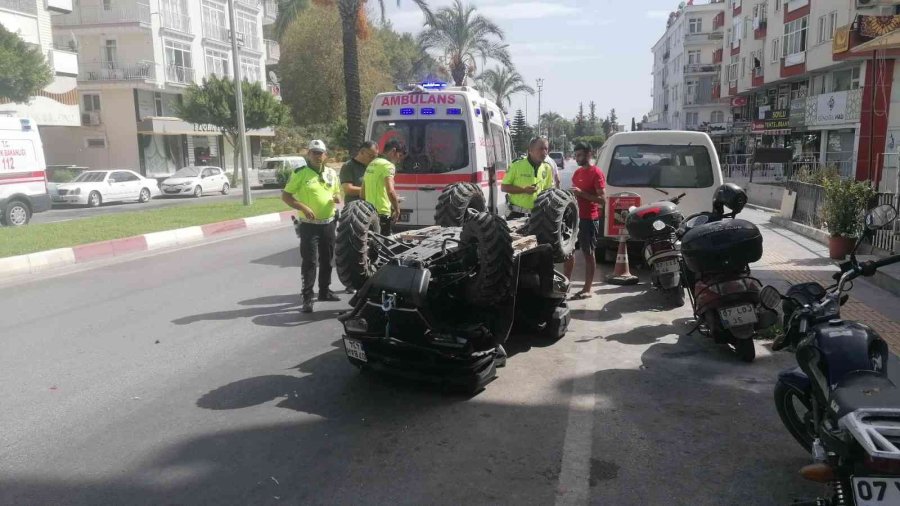 Otomobilin Çarptığı Atv, Park Halindeki Araca Çarpıp Takla Attı: 2 Turist Yaralı