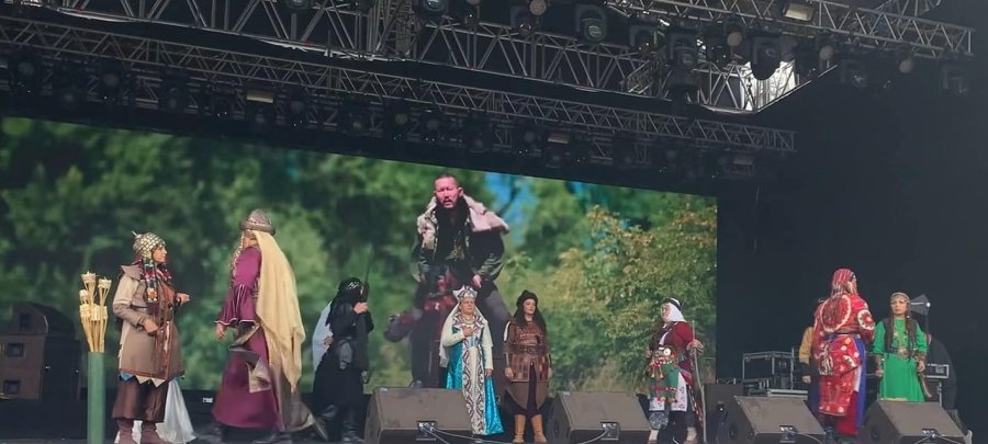 "kahraman Türk Kadınları" Temalı Gösteri Yoğun İlgiyle İzlendi