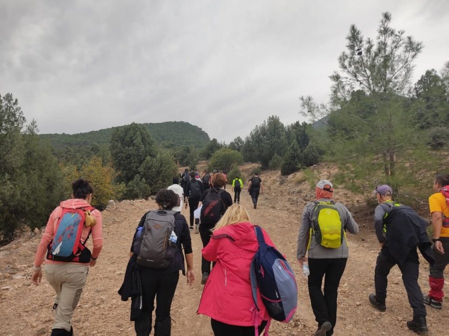 Eşsiz Manzarada 18 Kilometrelik Zorlu Doğa Yürüyüşü