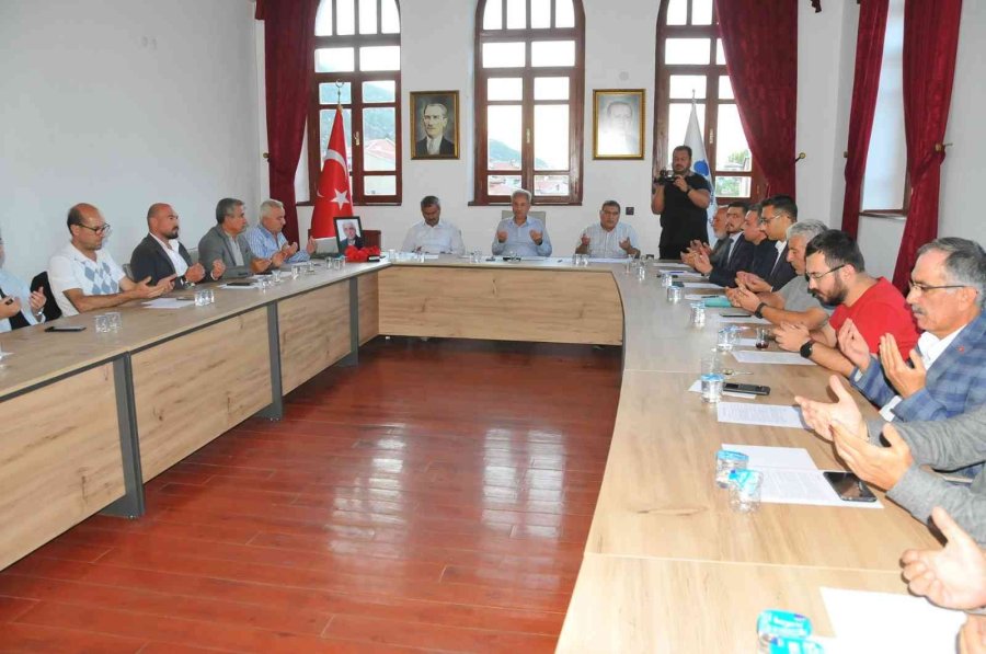 Akşehir Belediyesi Meclis Üyesi Hüseyin Uyar Dualarla Anıldı