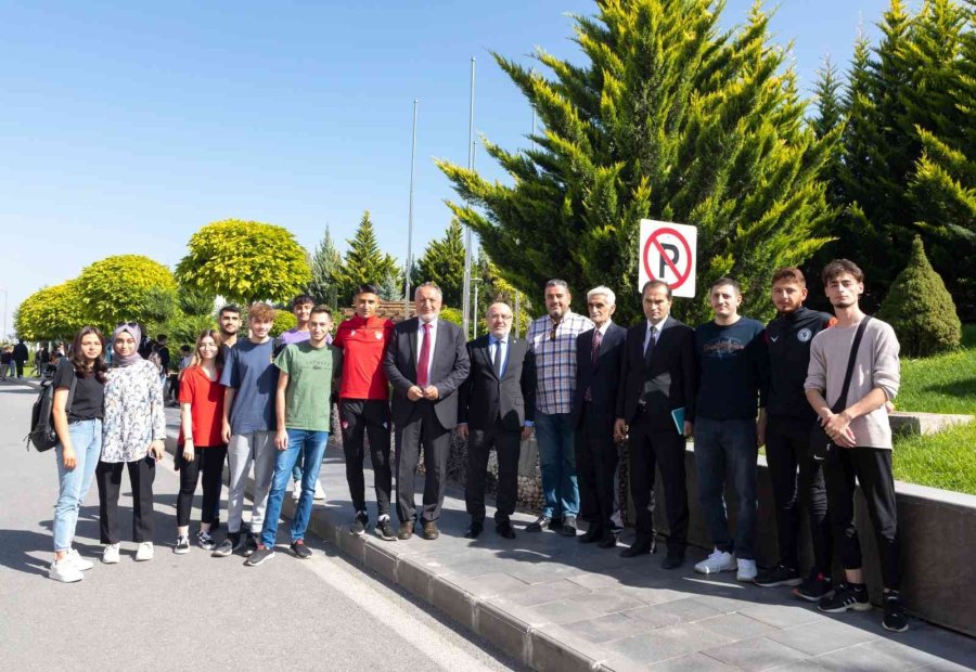 Rektör Karamustafa Öğrencilerle Buluştu
