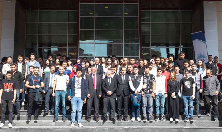 Rektör Karamustafa Öğrencilerle Buluştu