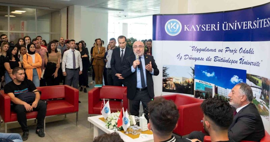 Rektör Karamustafa Öğrencilerle Buluştu