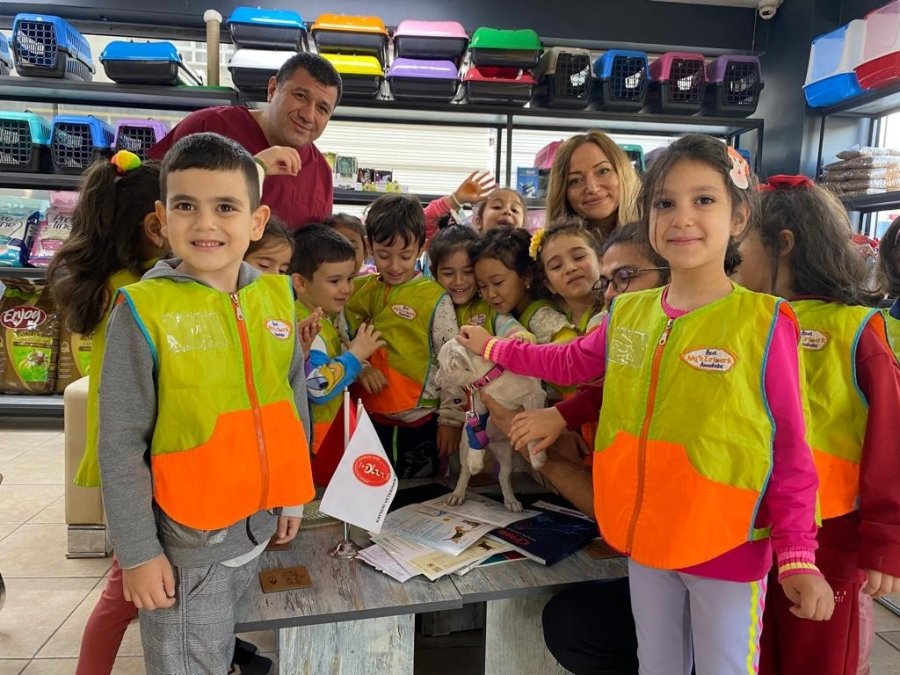 Anaokulu Öğrencileri Hayvan Sevgisiyle Yetişiyor