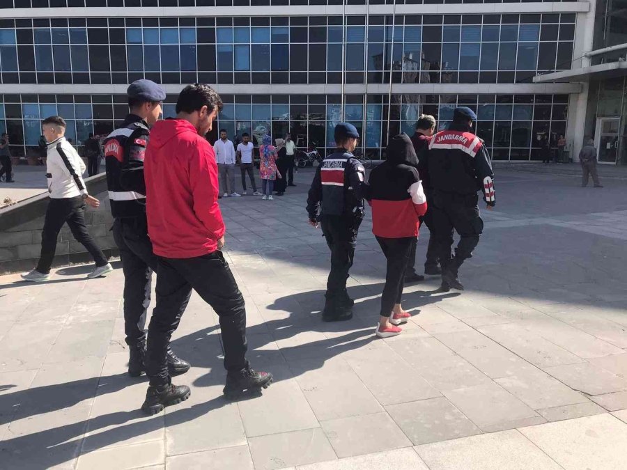 100 Bin Tl Nakit Para Çalan 3 Şahıs Yakalandı