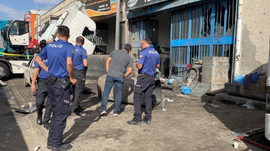 Yakıt Tankı Patladı: 4 Yaralı