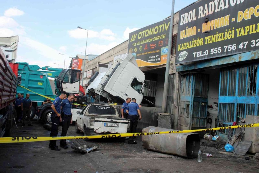 Yakıt Tankı Patladı: 4 Yaralı